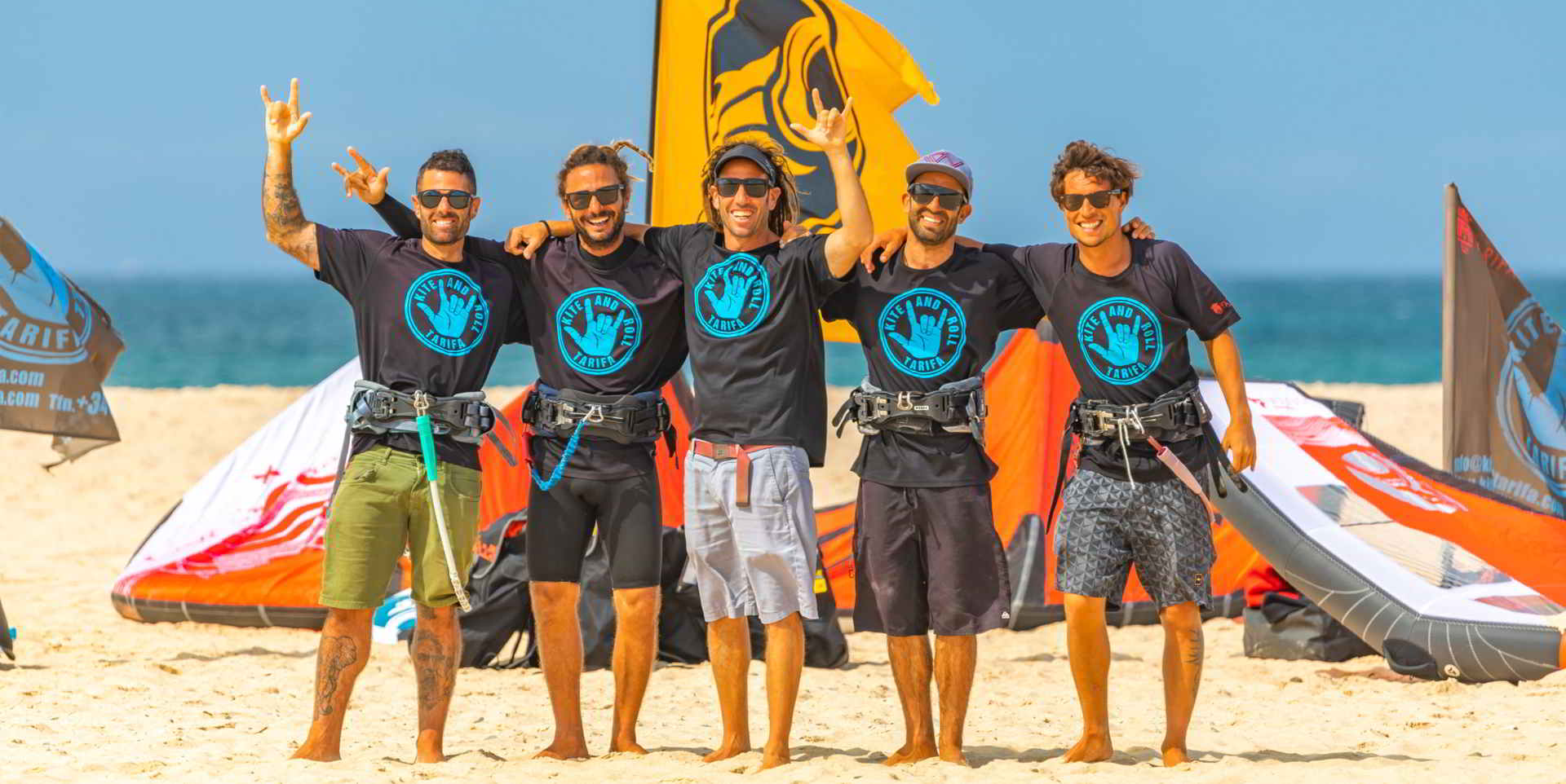 equipo escuela kite and roll tarifa