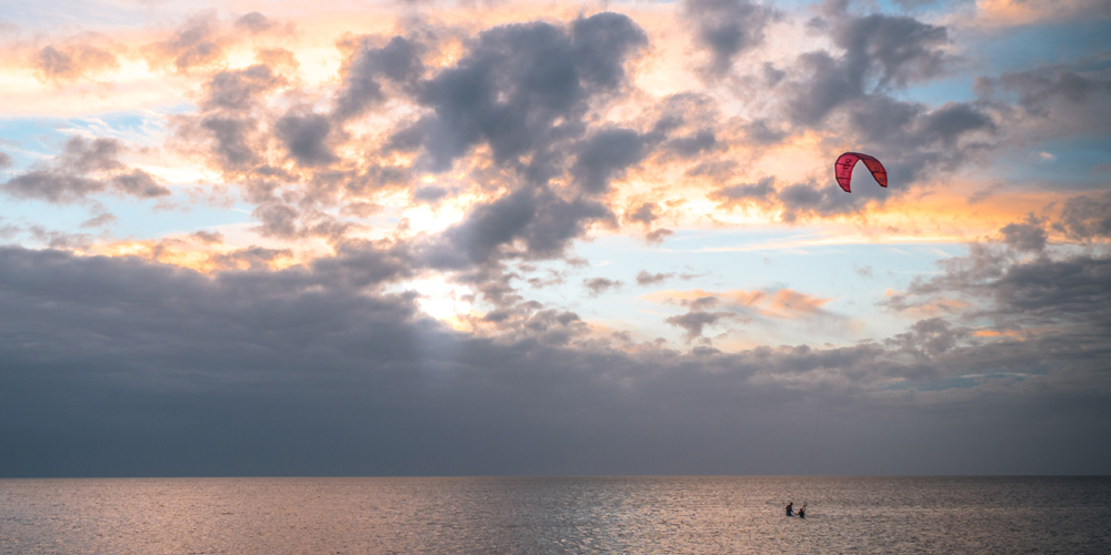 Mar kite y nubes