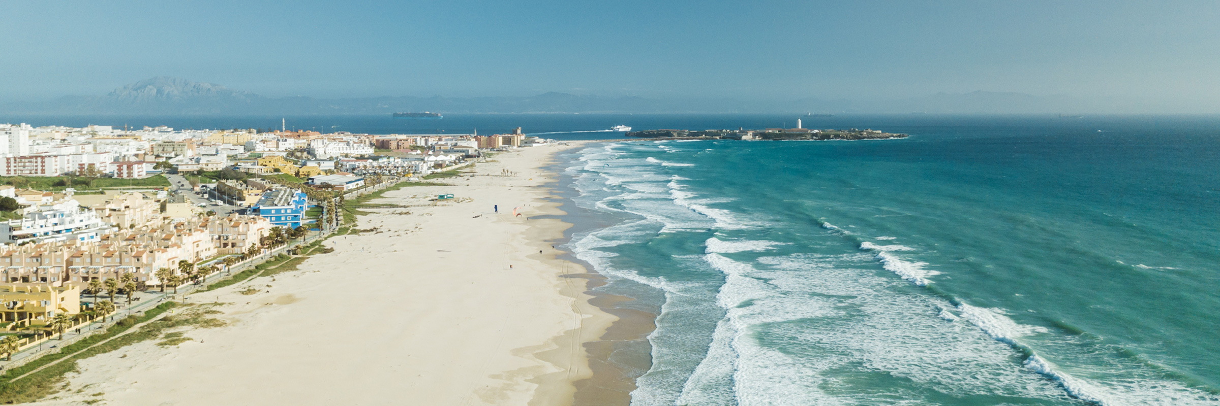 Playa de los Lances con la isla y Marruecos al fondo