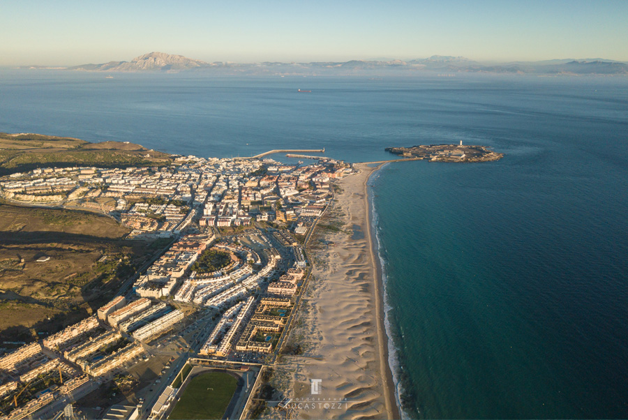 Vista aérea de la Playa de los Lances, Tarifa y la isla