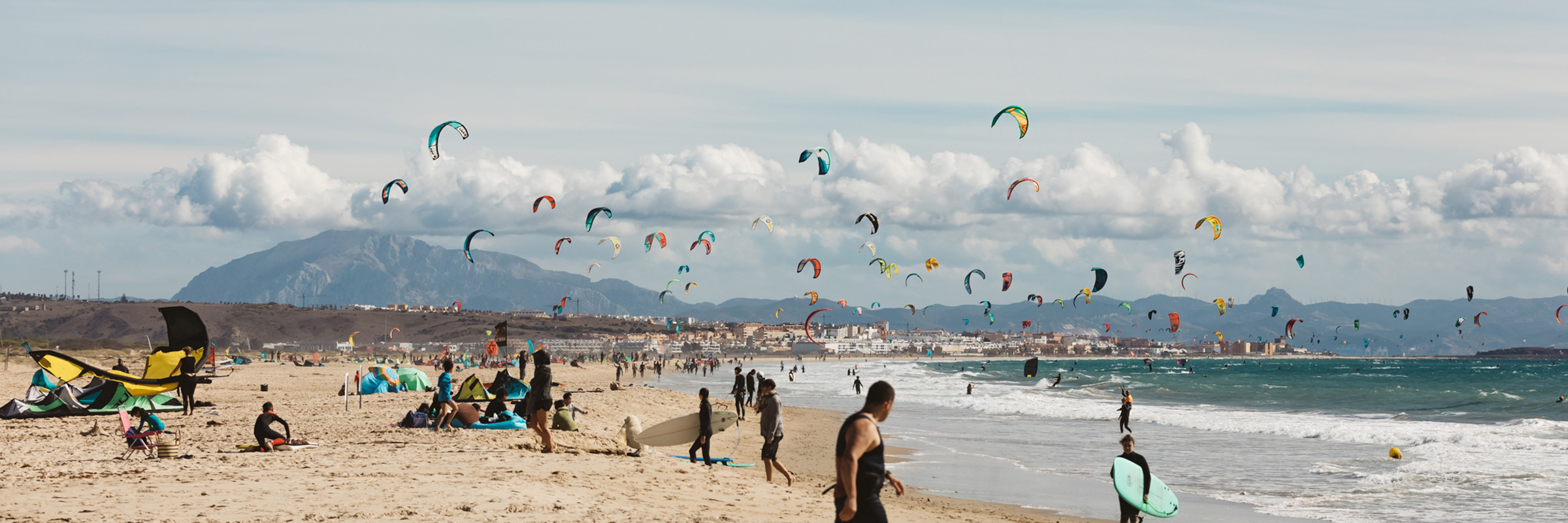Kiters en la Playa de Los Lances zona Río Jara