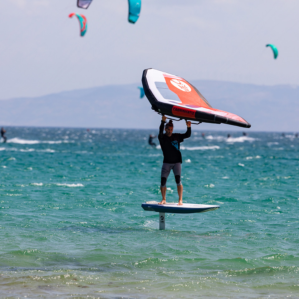 Chico practicando Wingfoil