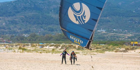 Alumnos en curso privado kitesurf