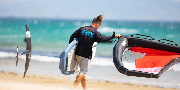 Chico practicando Wingfoil