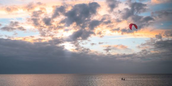 Mar kite y nubes